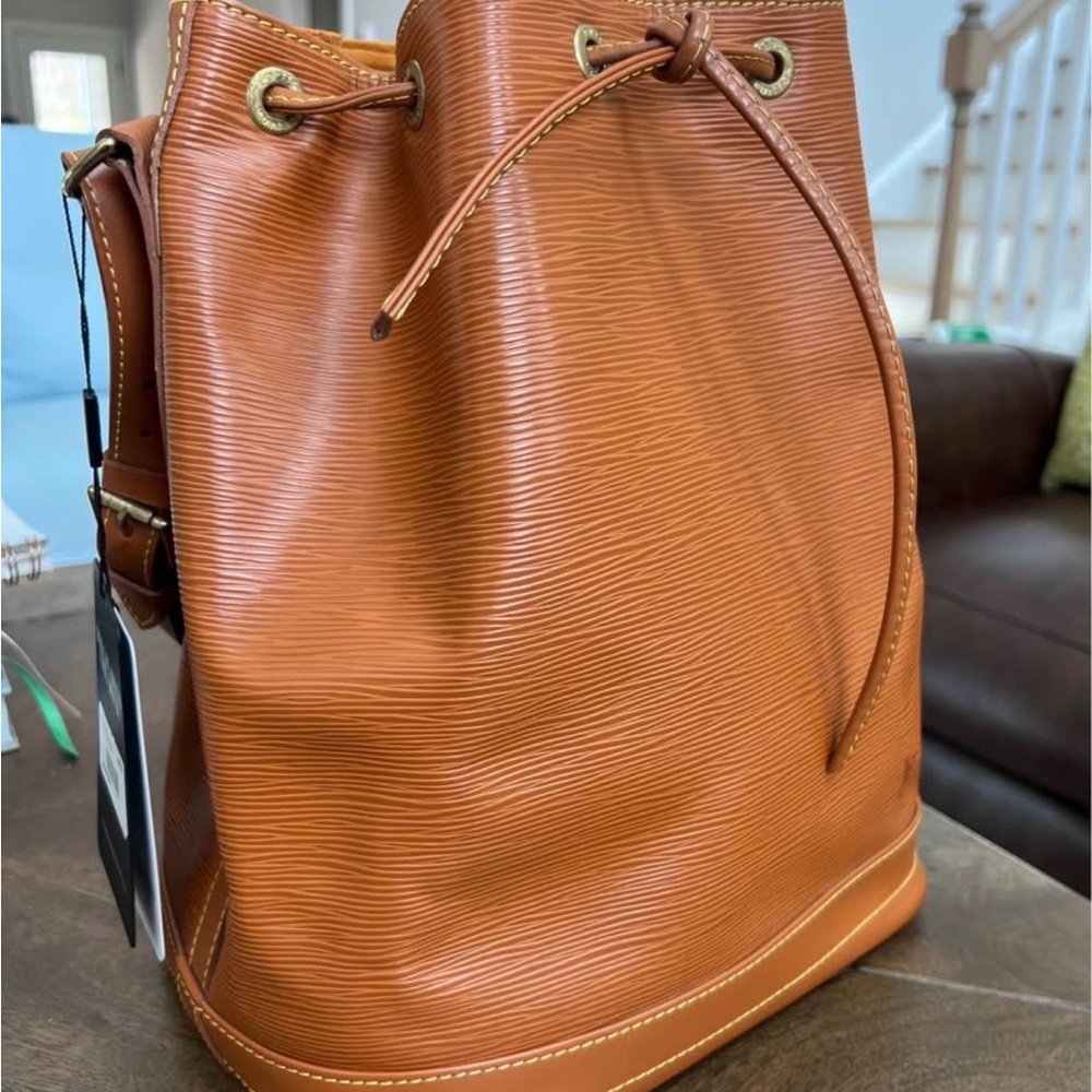 Louis Vuitton Tan Epi Leather Drawstring Bucket Bag - Picture 4 of 8